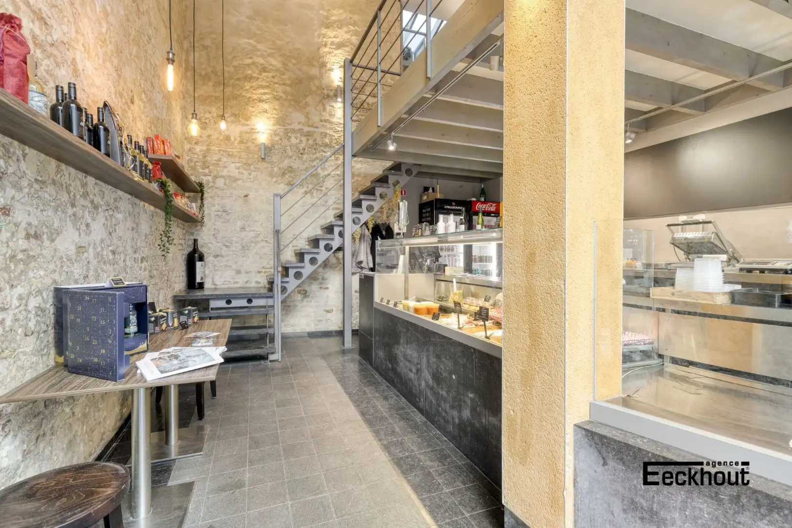 Commercieel pand met woonst op topligging in centrum Oostende! foto 2