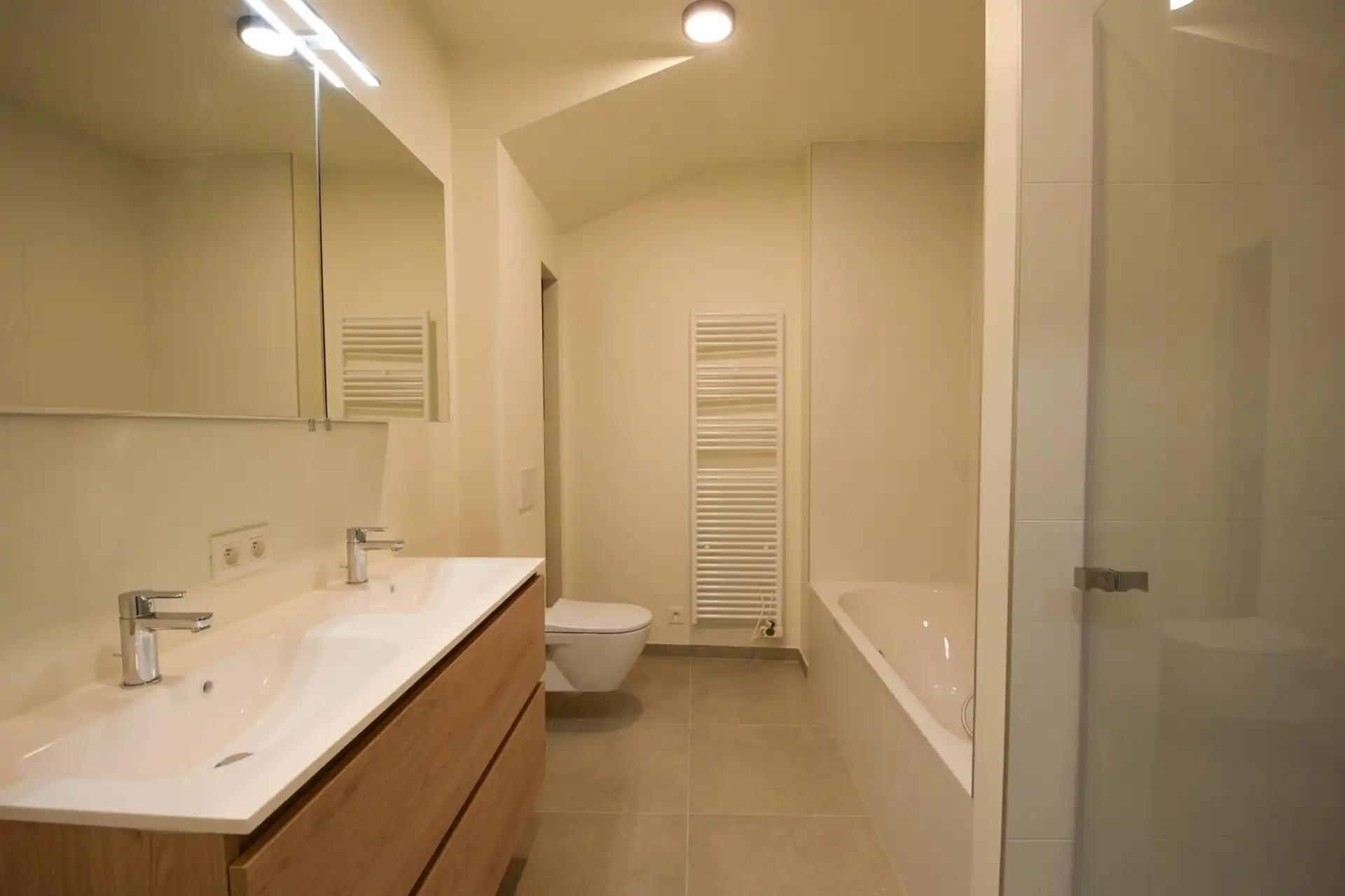 Luxueus duplex-appartement in het centrum van Sint-Gillis-Waas! foto 11