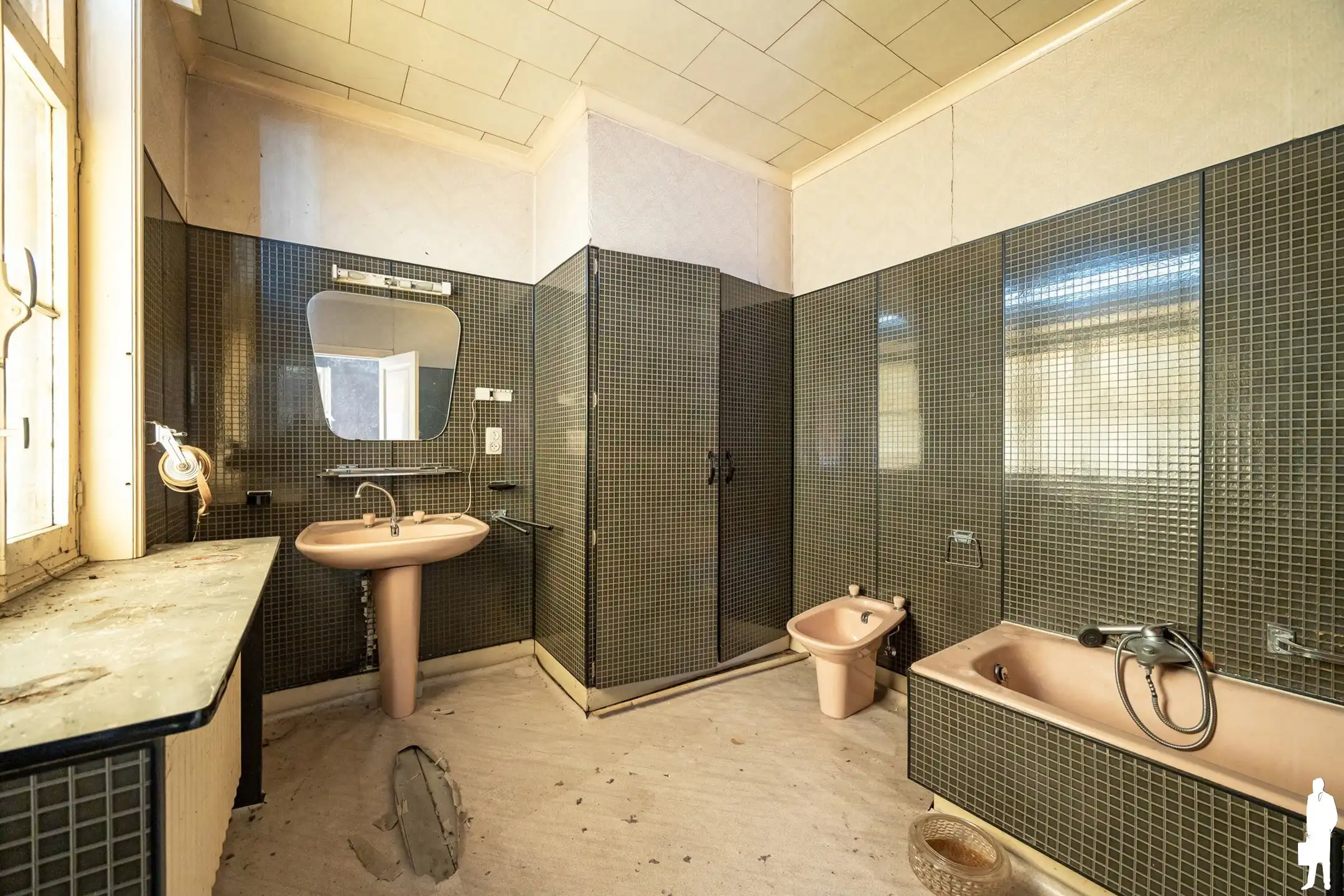 Te renoveren ruime woning met werkplaats foto 10