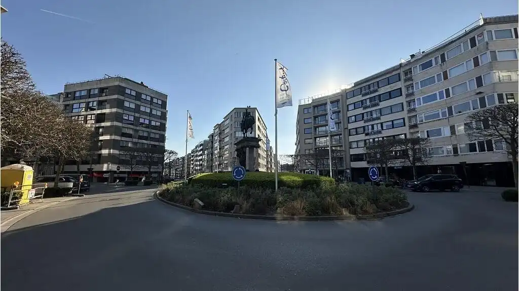 Instapklaar 2-slaapkamerappartement te koop in Oostende foto 13