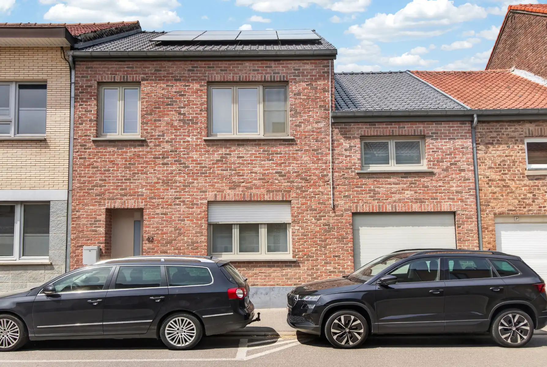 INSTAPKLARE GEZINSWONING - 4 SLK - GARAGE - TUIN - TERRASSEN foto {{pictureIndex}}