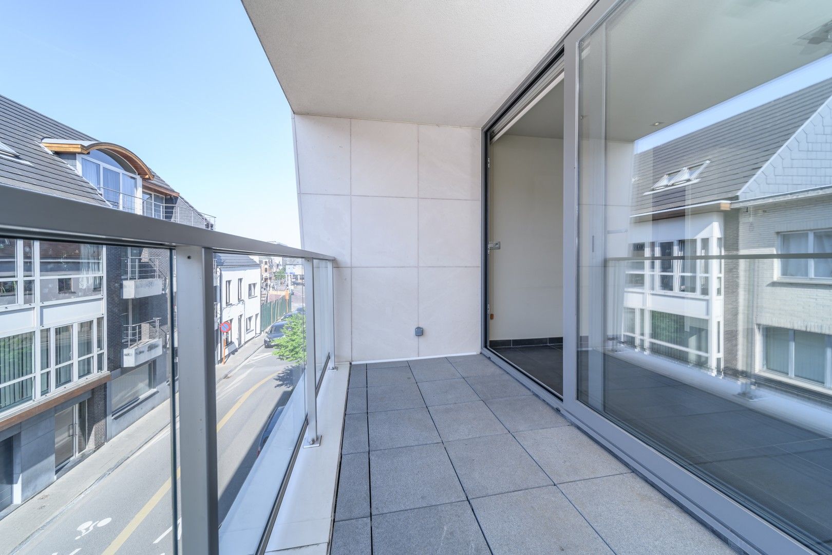 Centraal gelegen, recent 2 slaapkamer-appartement. foto 6