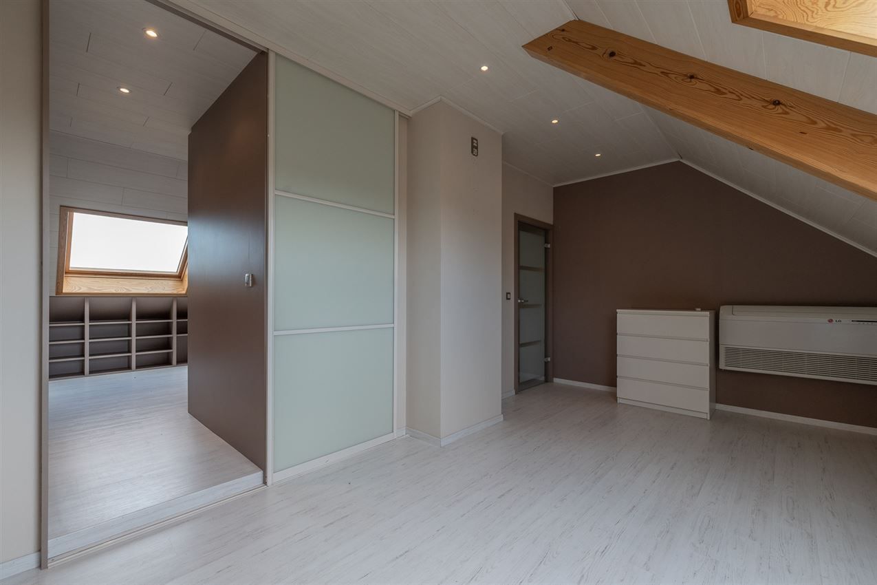 Label c, 4 slpk, mooie tuin, traplift, vernieuwd foto 25