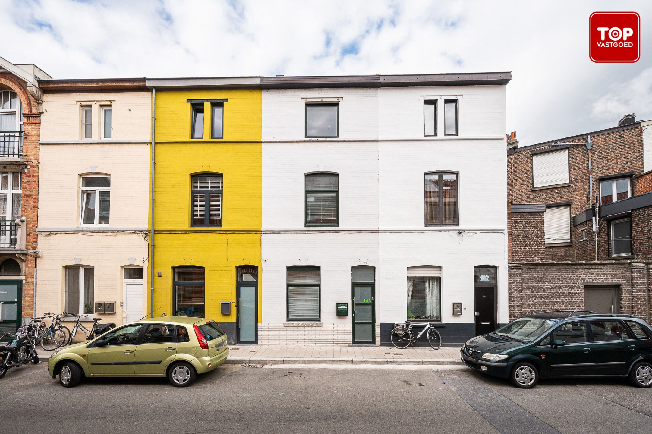 Hoofdfoto van de publicatie: Totaal te renoveren woning op gunstige locatie.