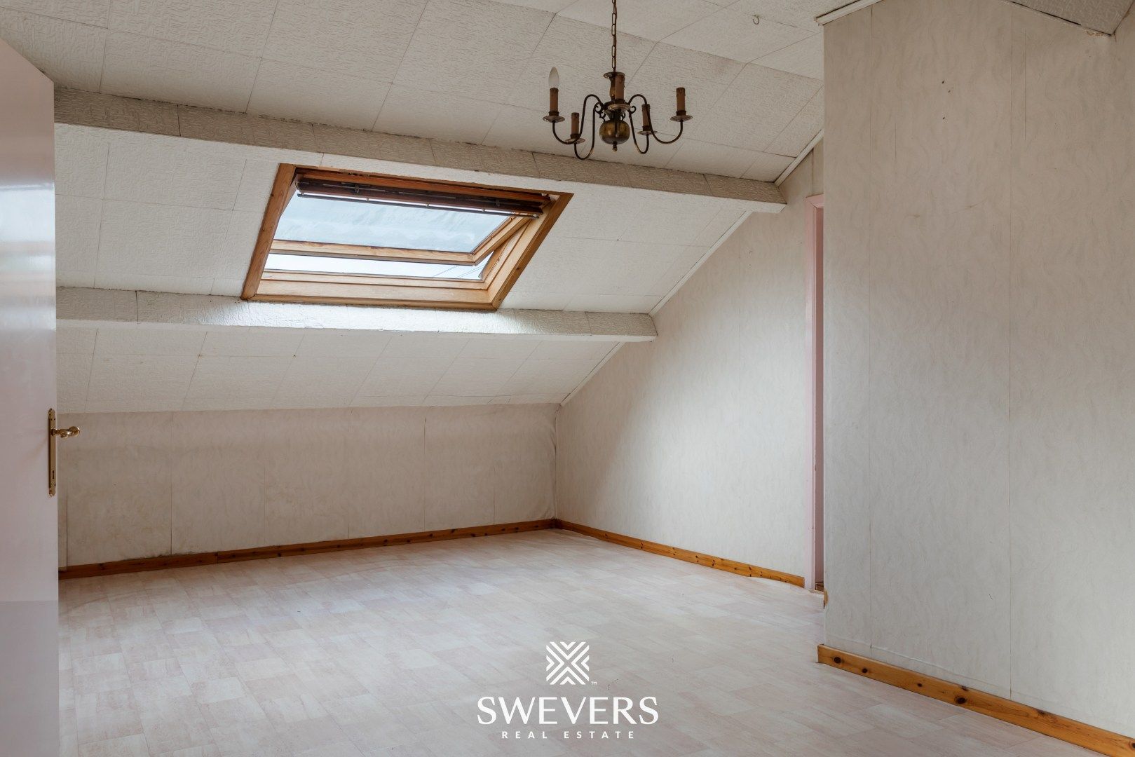 Te renoveren woning met veel potentieel op toplocatie te Diepenbeek foto 17