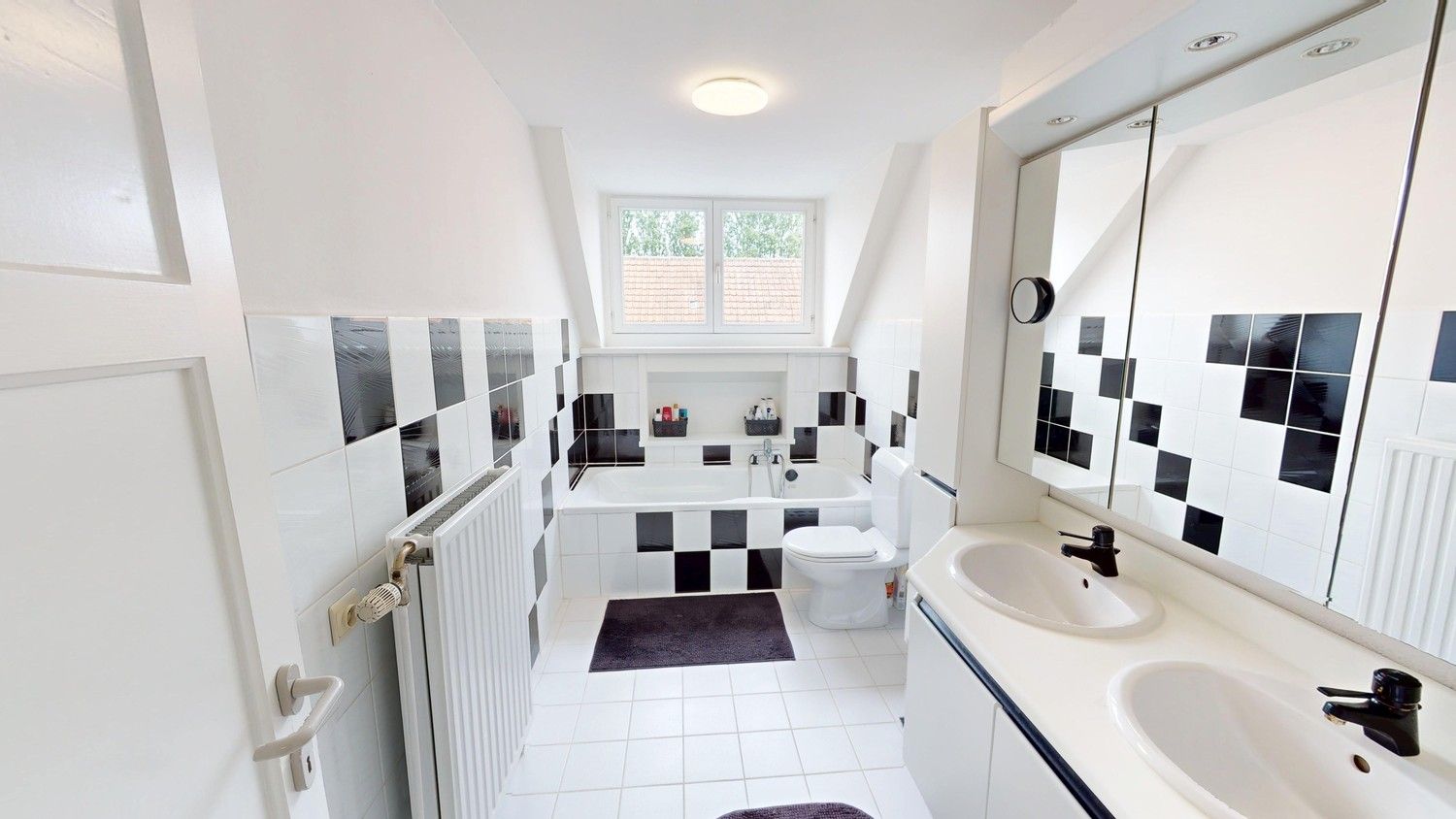 Zeer ruime woning met 4 slaapkamers te koop! foto 15