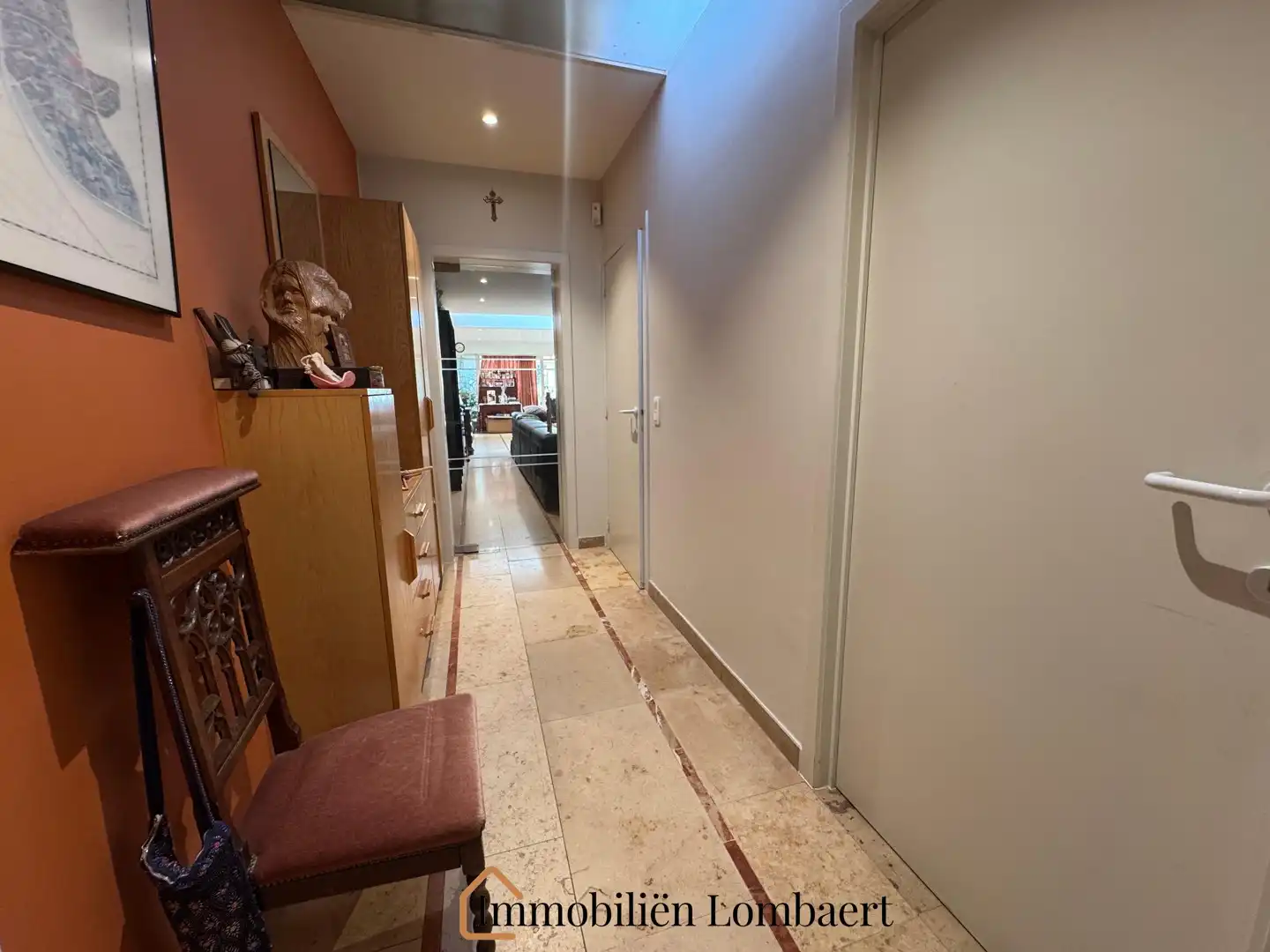Charmante halfopen bebouwing te koop aan de Meensesteenweg in Roeselare - een kans om te personaliseren naar uw droomhuis! foto 3