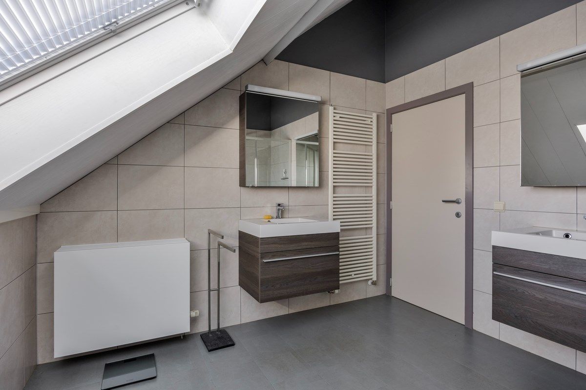Goed onderhouden ruim ingedeelde woning op 11.725 m². foto 24