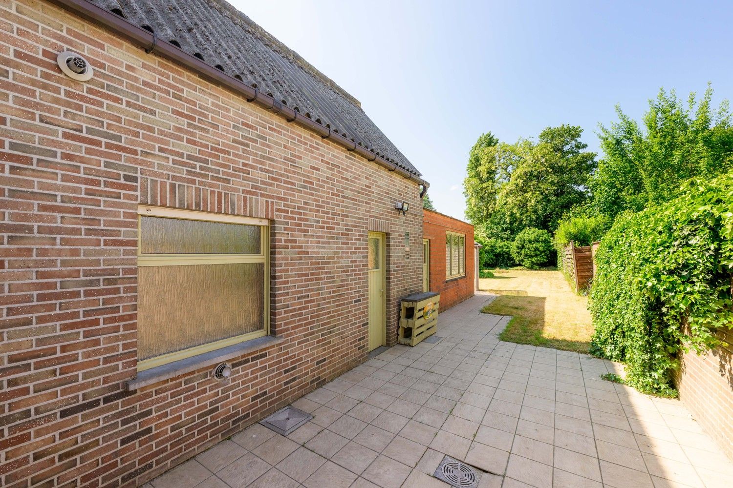 Halfopen woning met ruime tuin in centrum Ruiselede. foto 18