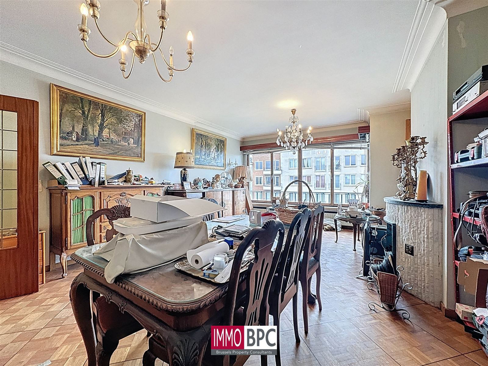 Ruim en lichtrijk appartement met 2 slaapkamers, terras en groot renovatiepotentieel in Koekelberg foto 2