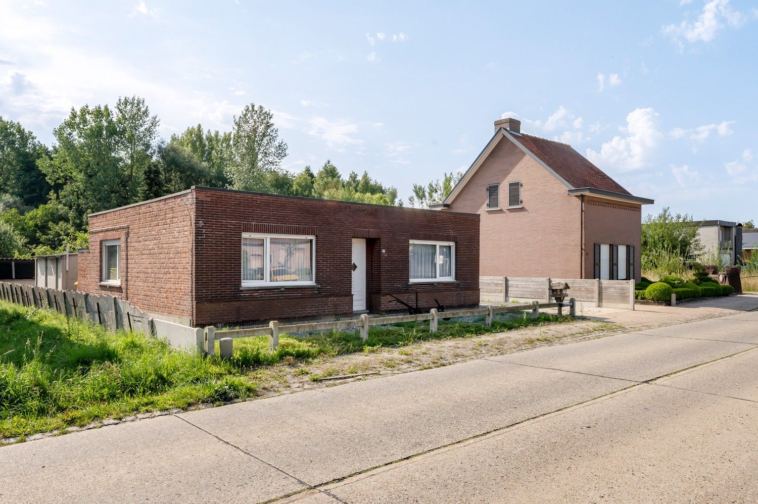 Te renoveren laagbouwwoning op ruim perceel van 1.125 m² – een buitenkans voor wie wil verbouwen! foto 2