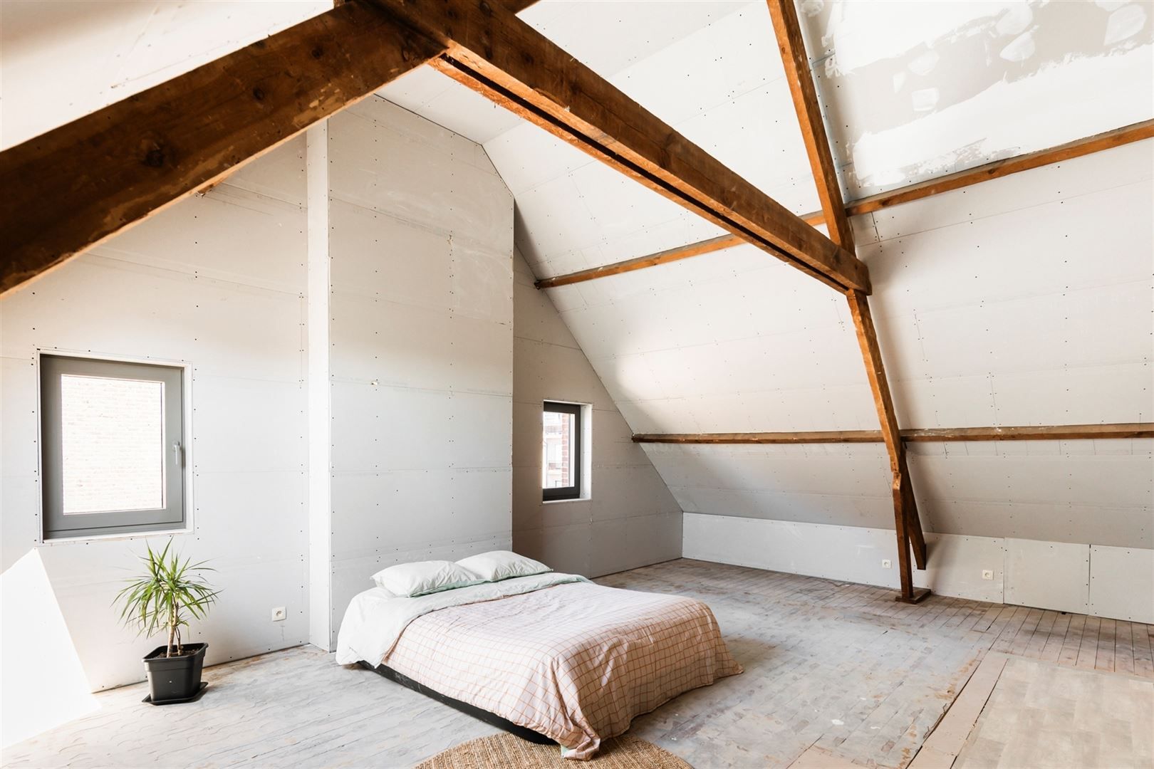 Instapklare woning met zeer grote garage en oprit foto 21