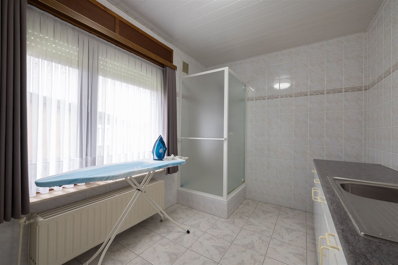 Netjes onderhouden woning op 11a95 grenzend aan agrarisch gebied foto 18