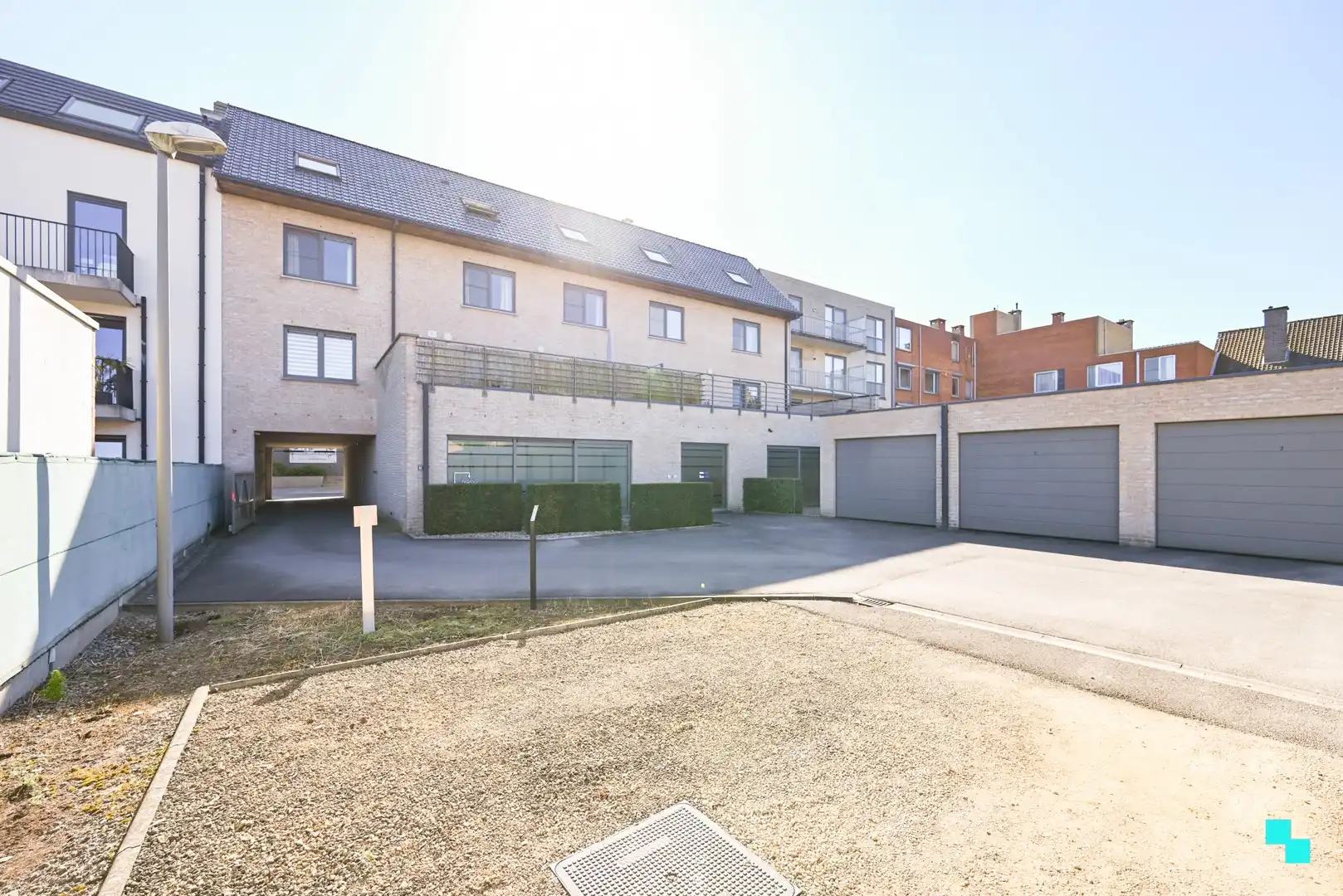 Uiterst commercieel en vlot bereikbaar handelspand (340 m²) te Izegem foto 17