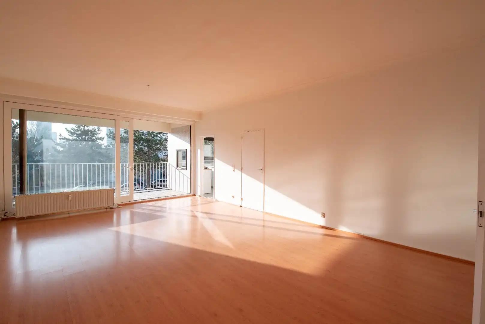 Instapklaar appartement op de 1ste verdieping met terras foto {{pictureIndex}}