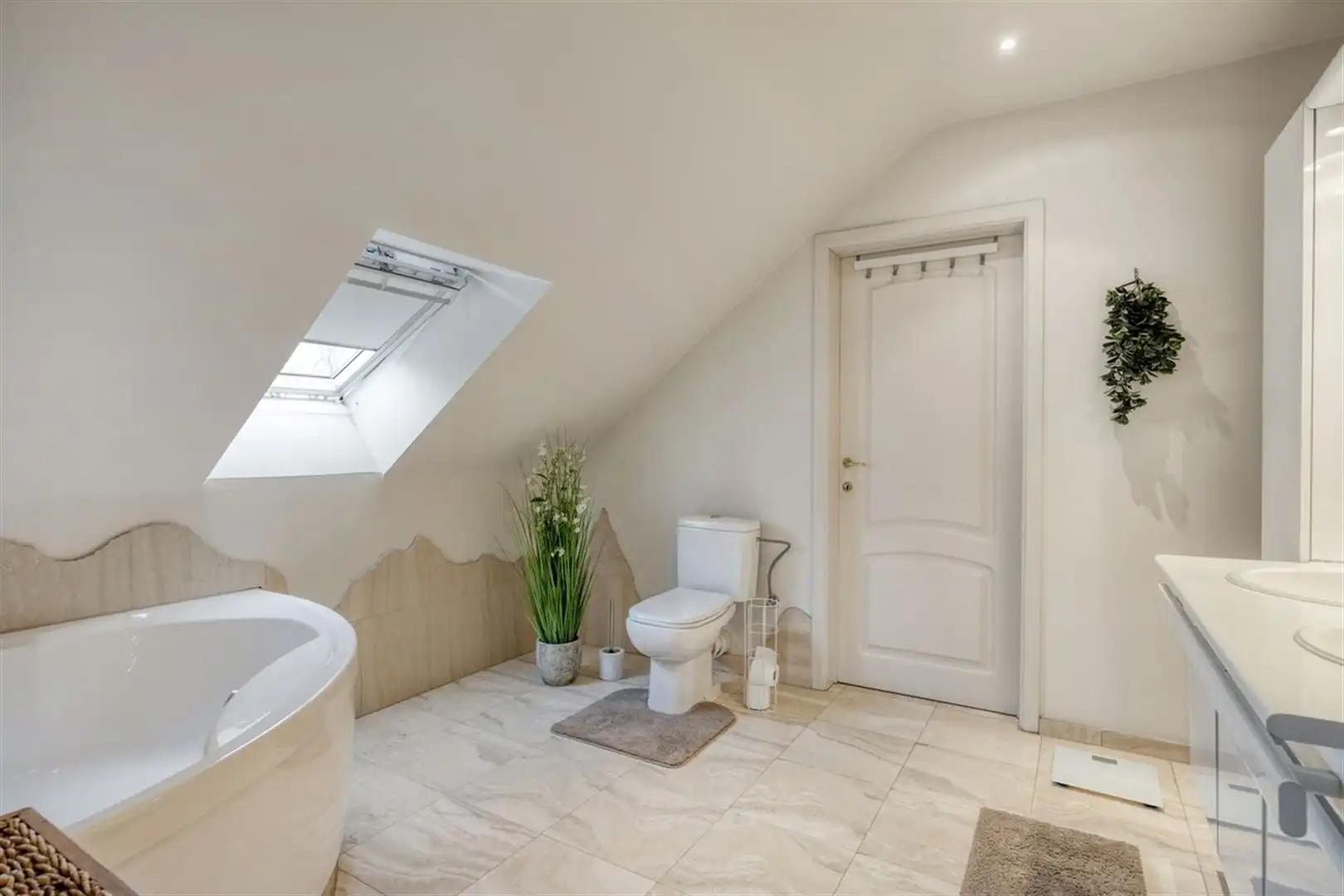 TE KOOP: Handelshuis op toplocatie te Heusden-Zolder! foto 32