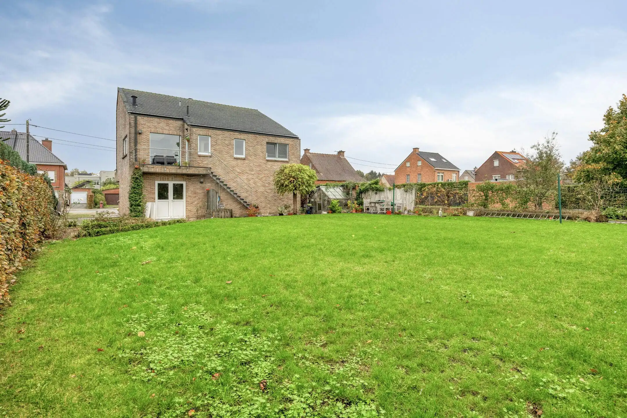 Gelijkvloers handelsruimte of kantoor met woning en tuin foto 2