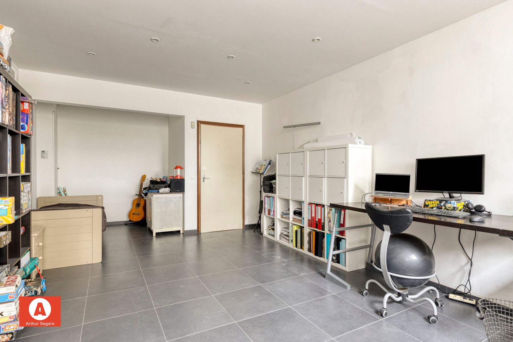 Energiezuinige open bebouwing met 5 slaapkamers en praktijk foto 14