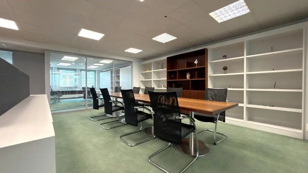 Ingedeelde kantoorruimte te huur nabij station Antwerpen-Centraal foto 11