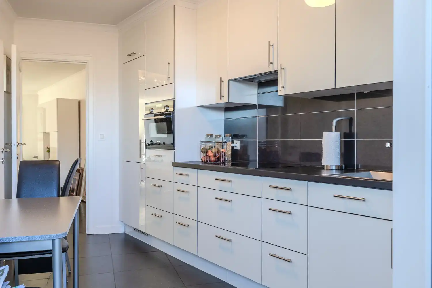 Instapklaar appartement met terras in hartje Lanaken foto 19