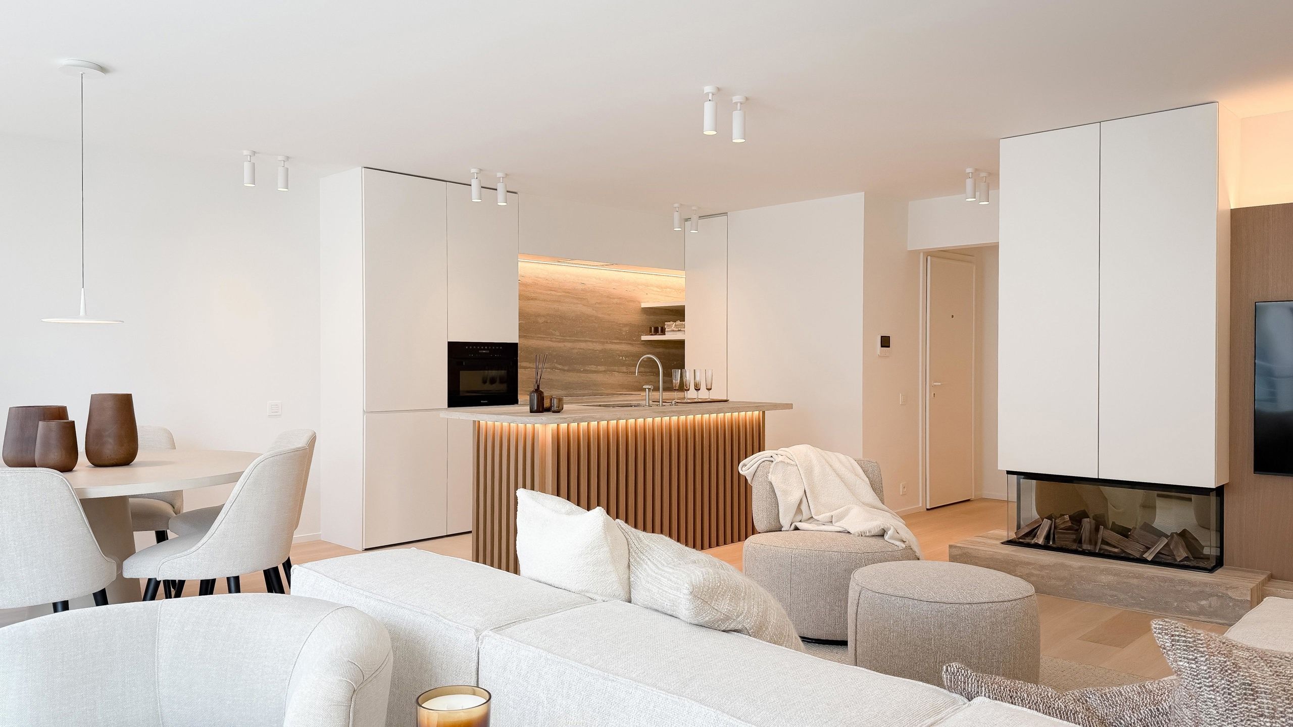 Volledig gerenoveerd appartement / Gemeubileerd / met garage foto 9