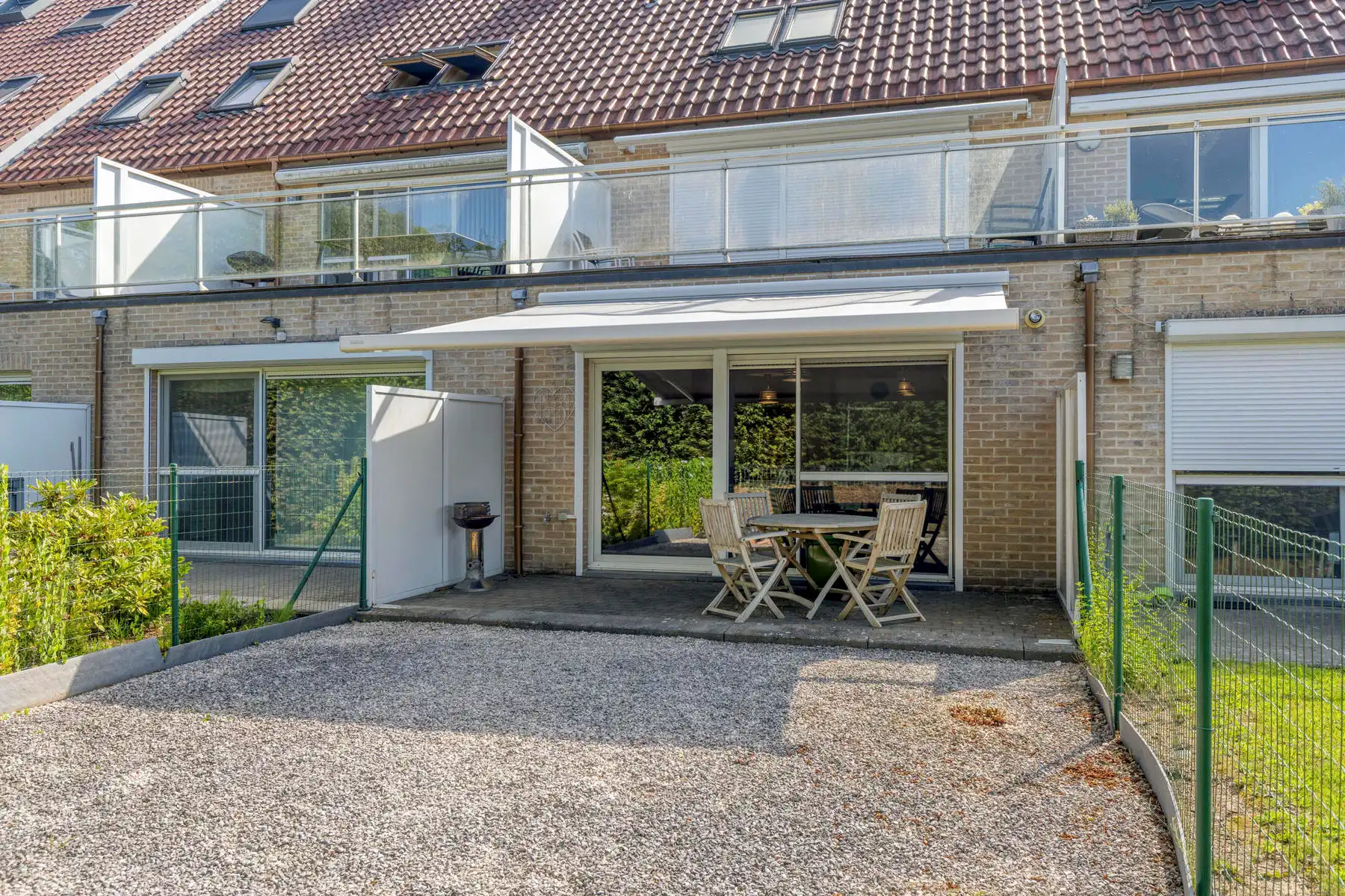 Gelijkvloers app met tuin en garagebox! foto 19