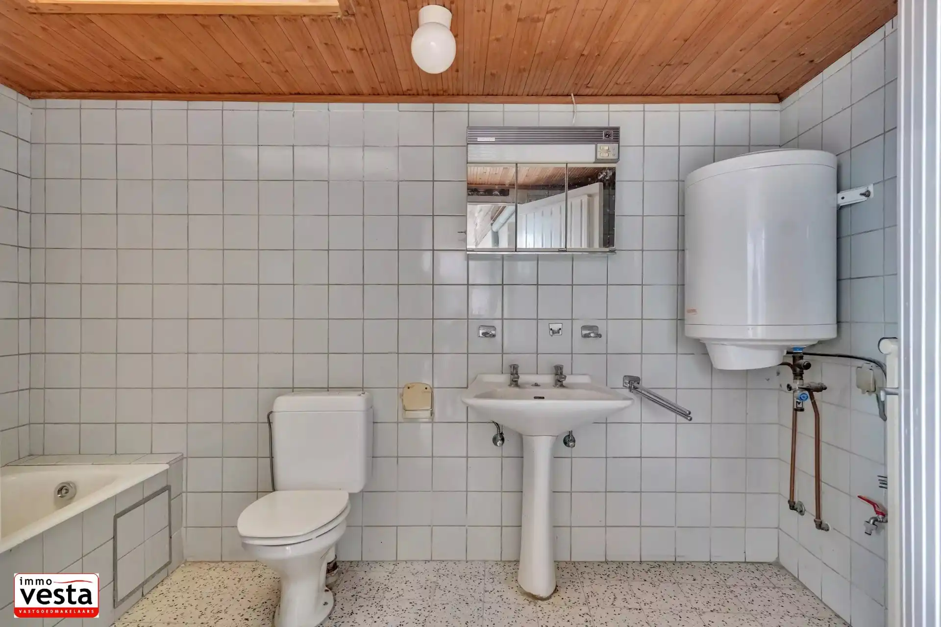 Ruime, centraal gelegen woning met renovatiepotentieel foto 11