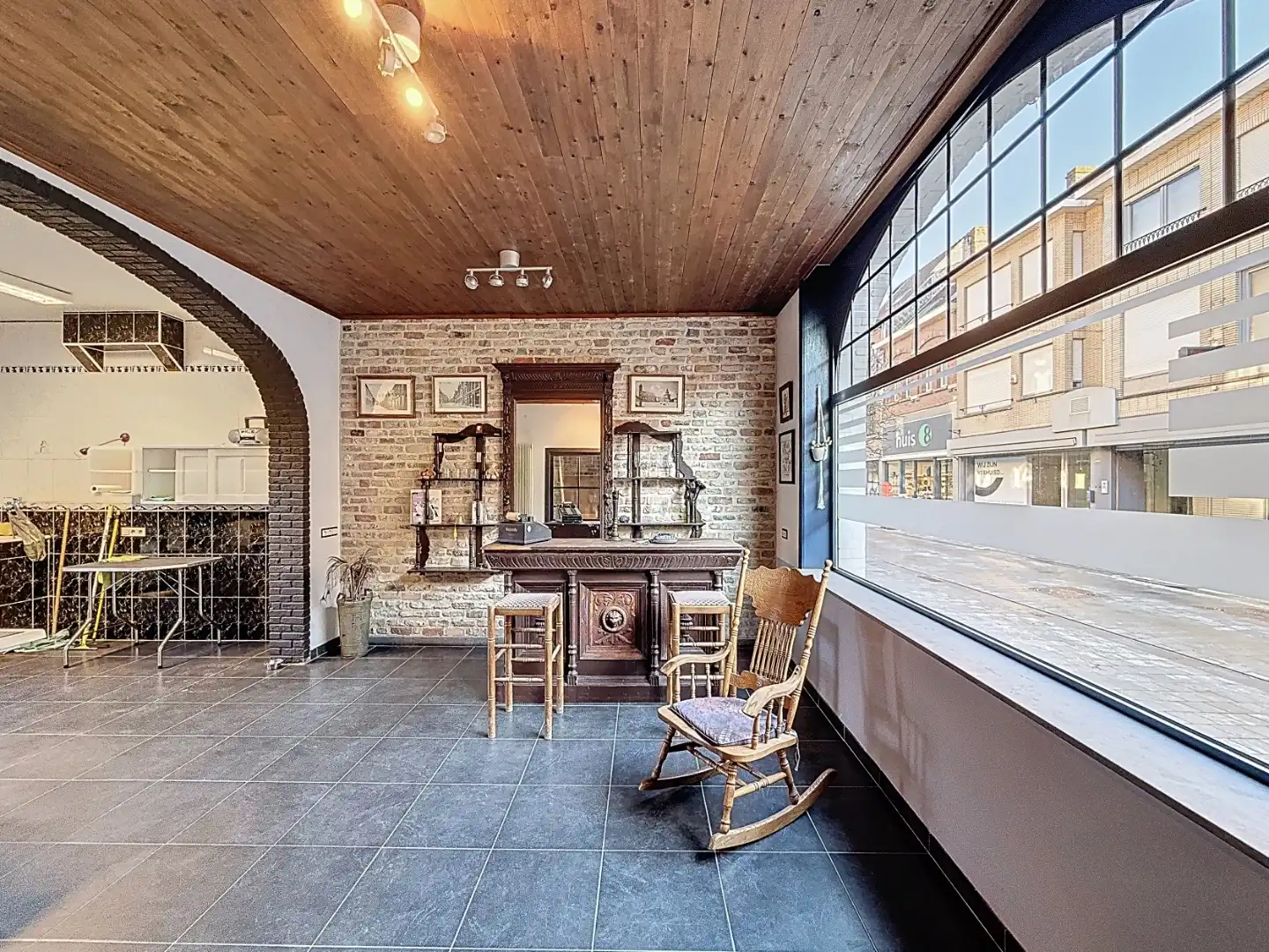 Handelspand met woonst en veel potentieel op toplocatie in Nieuwpoort-Stad foto 2