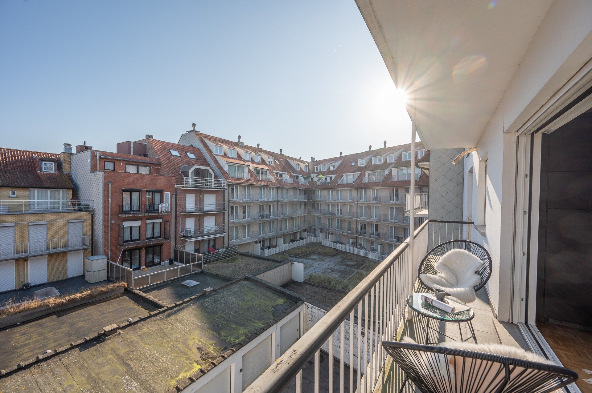 Stijlvol appartement met zonnig terras foto 6