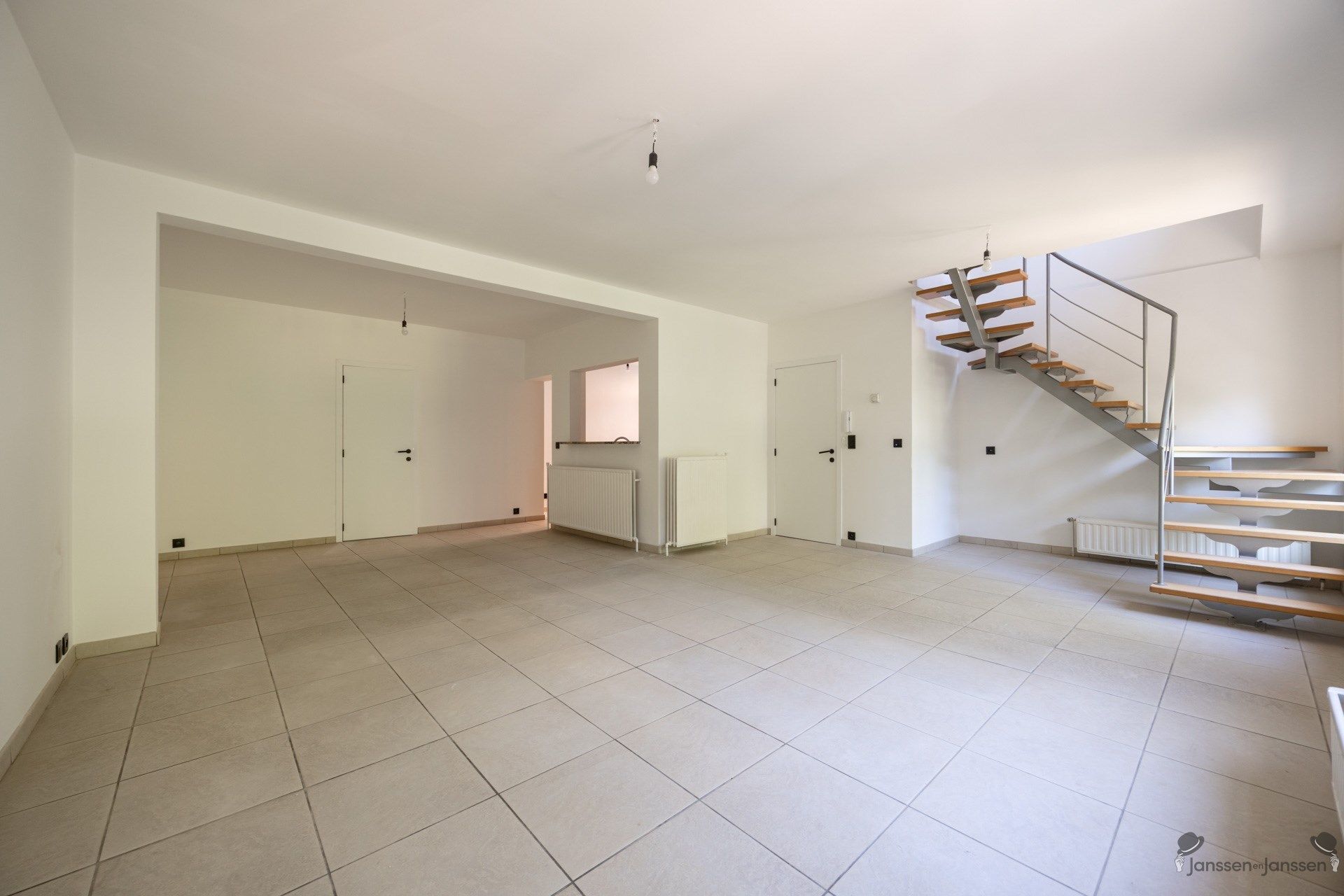 Ruim duplexappartement met twee slaapkamers te koop op het 2e verdiep in hartje Aarschot. foto 4