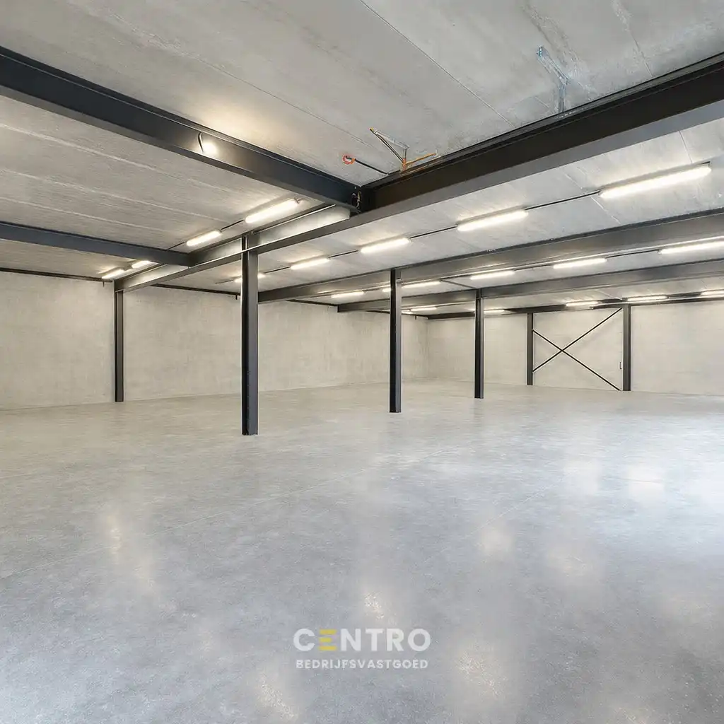 NB BEDRIJFSPAND bestaande uit MAGAZIJN met TOONZAAL/BURELEN en casco LOFT-APPARTEMENT met groot TERRAS. Op ambachtelijke zone "Schatting" te Zedelgem foto 4