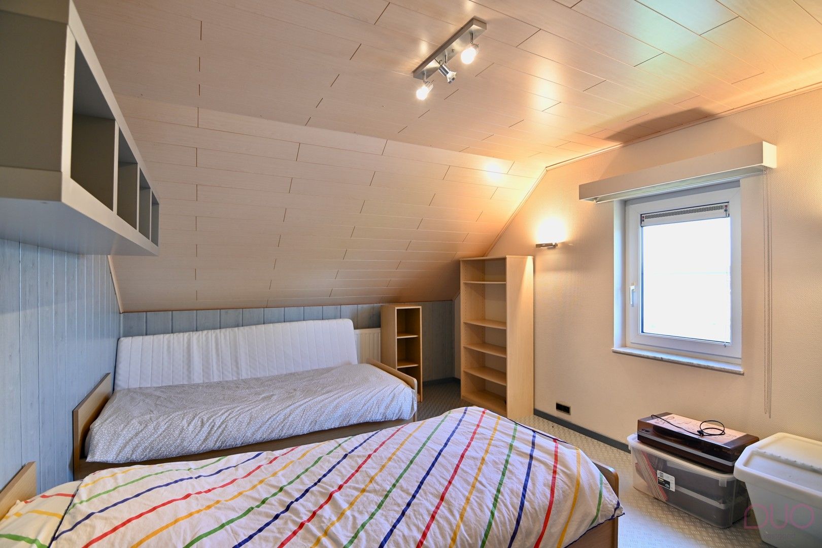 Rustig gelegen, instapklare halfopen bebouwing met 4 slaapkamers, vlakbij het centrum foto 21