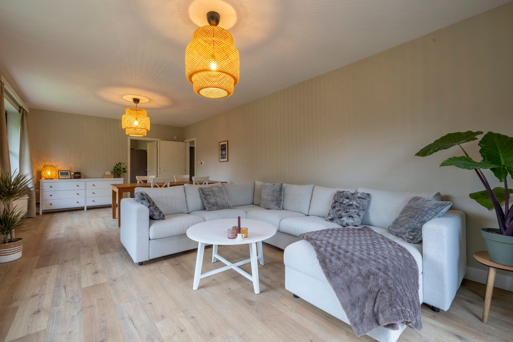 Bungalow met 3 slaapkamers, garage en tuin te koop! foto 4