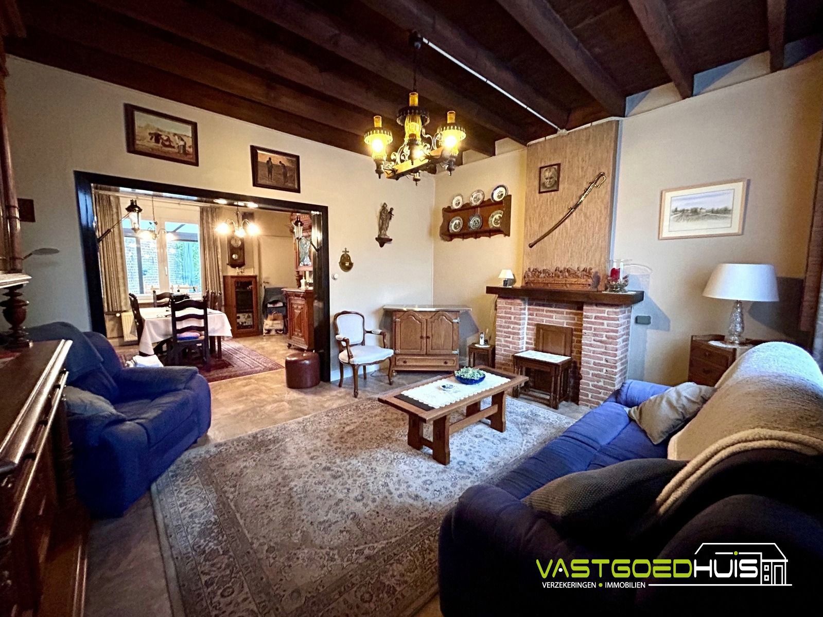 Karaktervolle, halfopen bebouwing met tuin foto 2