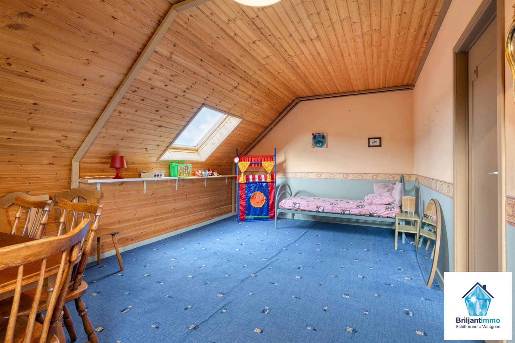 Halfopen bebouwing met veel ruimte op toplocatie foto 25