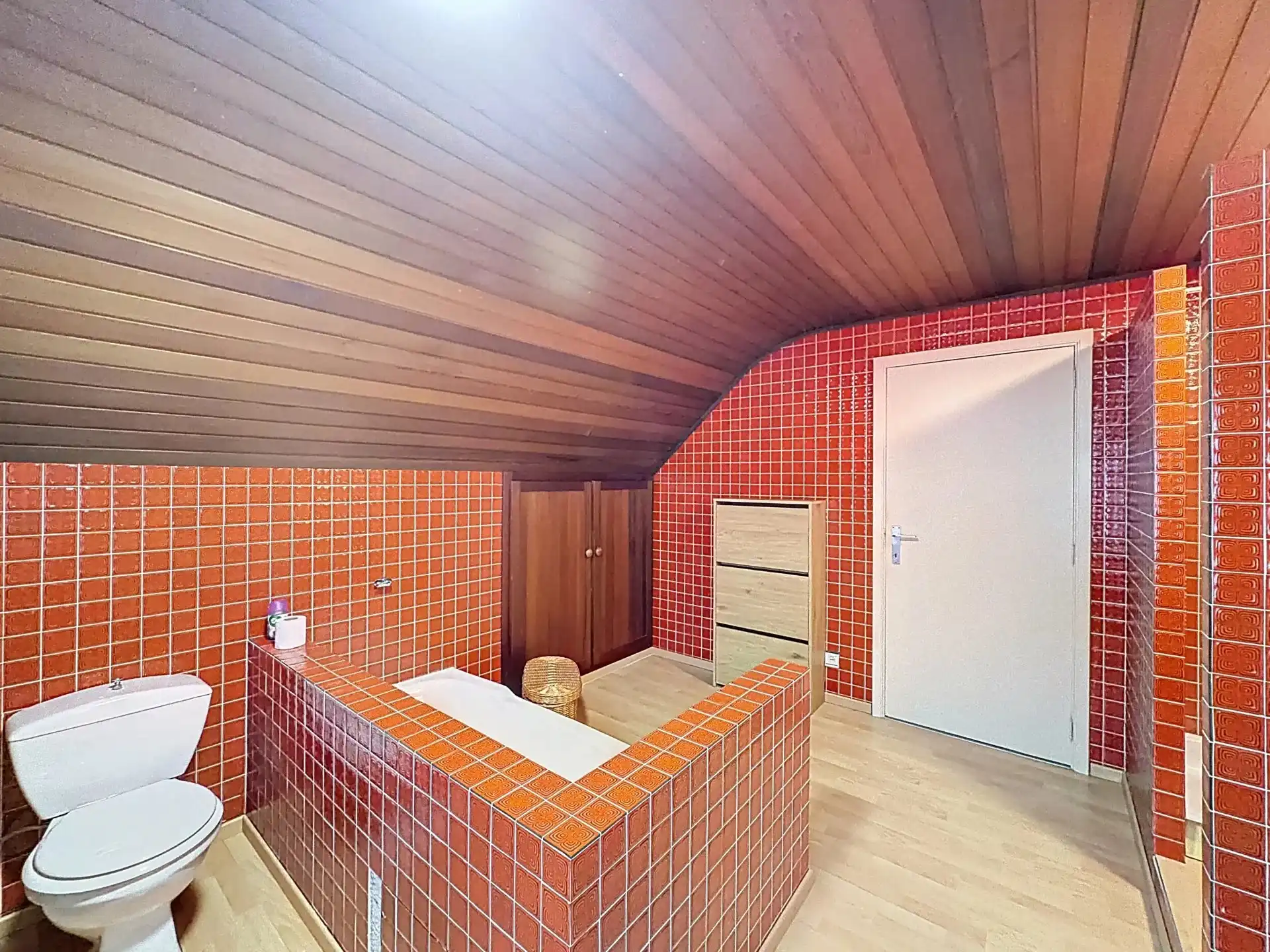 Op te frissen woning met 4 slaapkamers op een groot perceel. foto 30