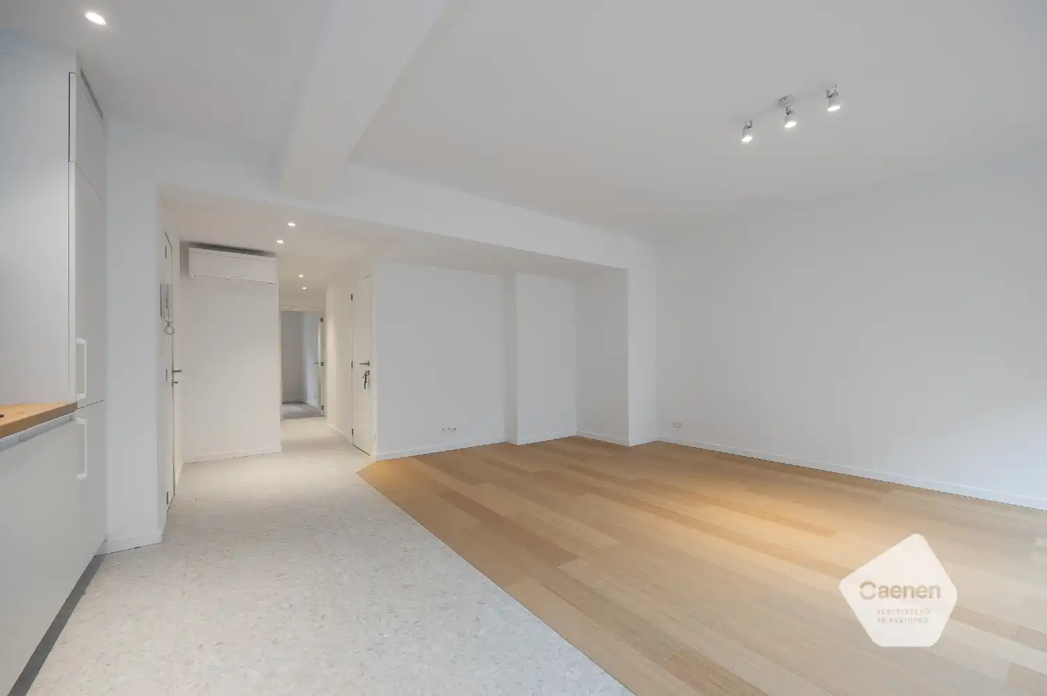 Gerenoveerd twee slaapkamer appartement in centrum Oostende! foto 4