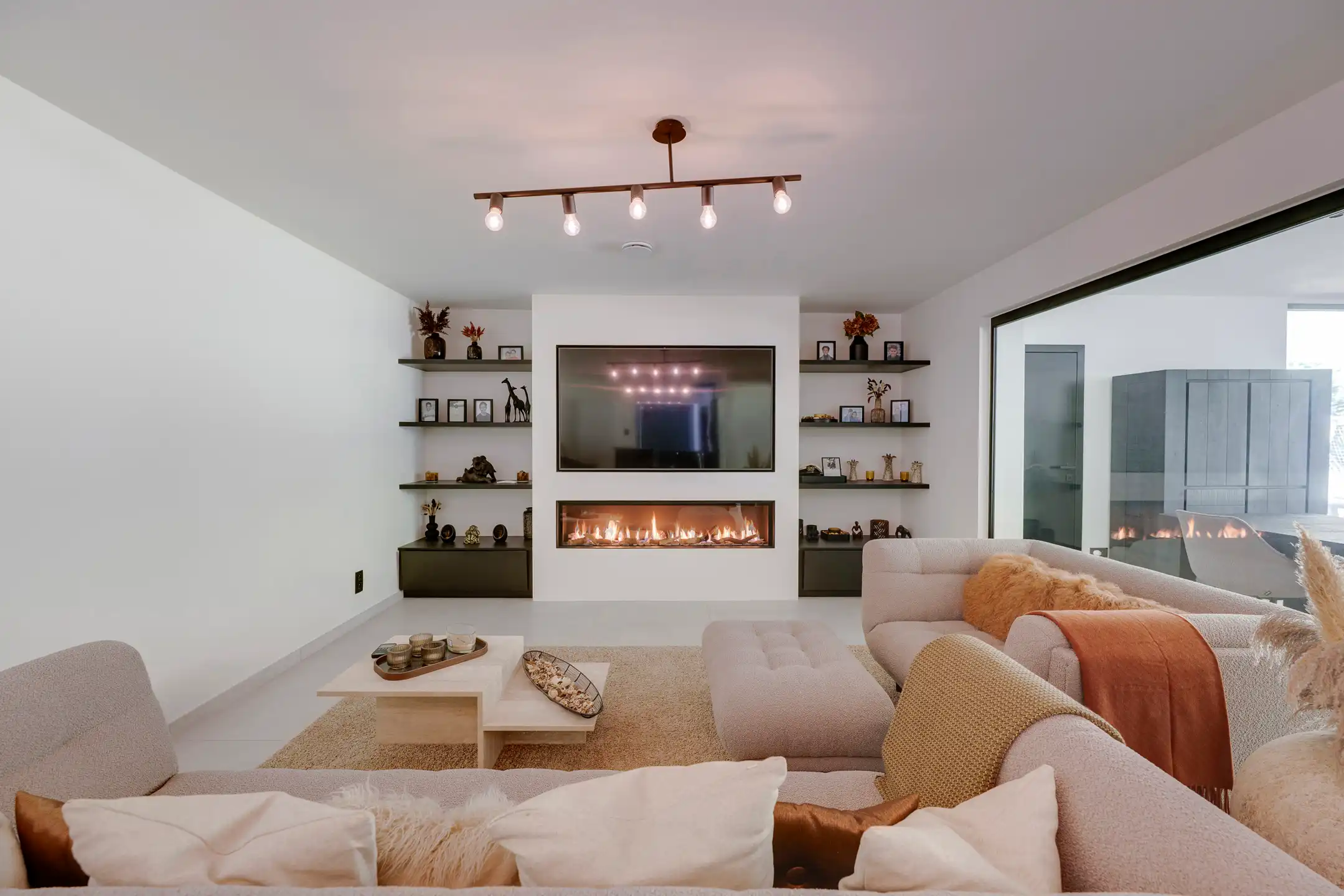Gerenoveerde woning op een mooi perceel van ca 2.000 m² foto 4