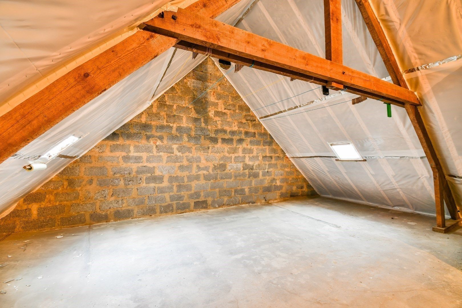 Te renoveren rijwoning op centrale locatie in Torhout. foto 12