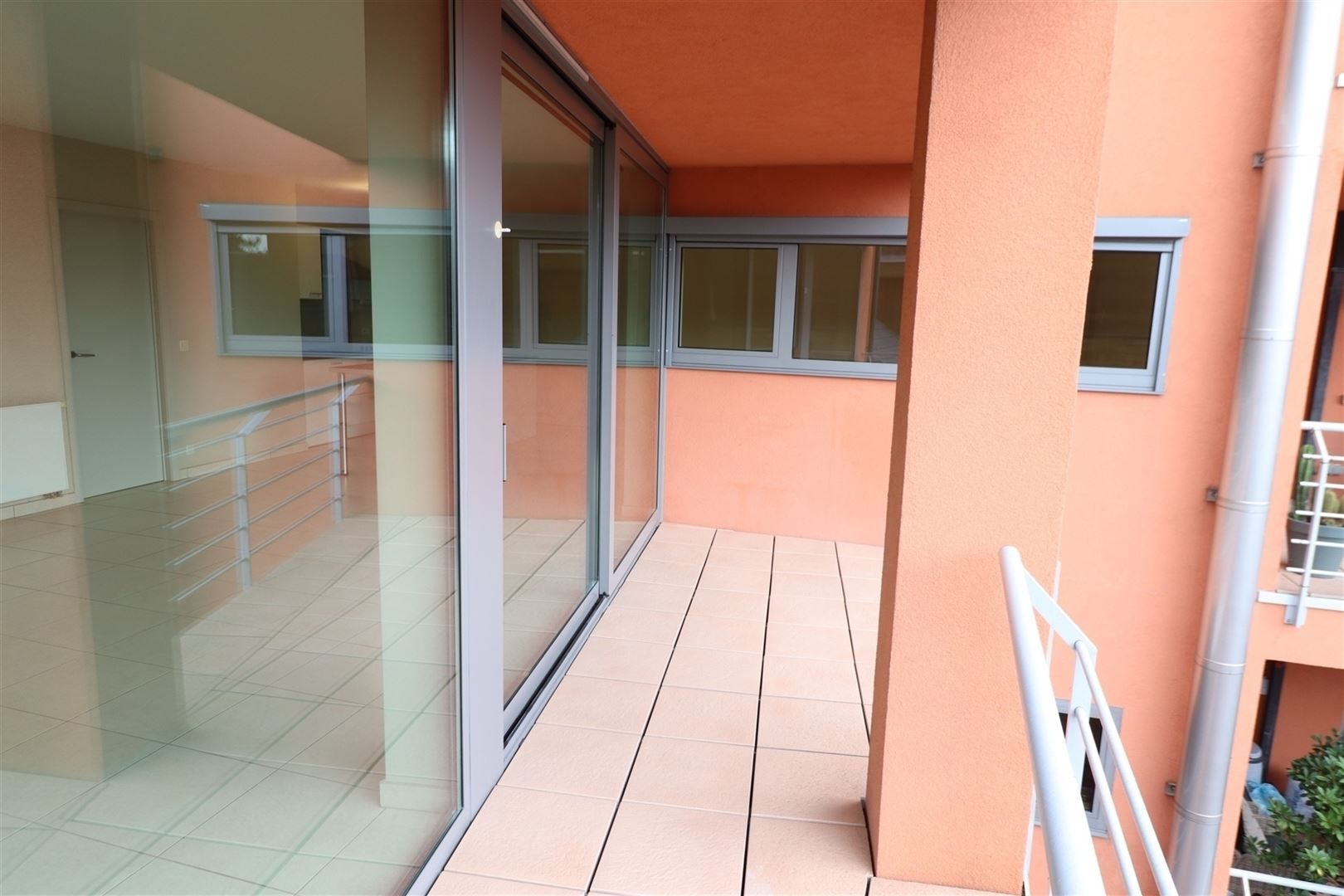 Twee slaapkamer app met terras!  foto 21