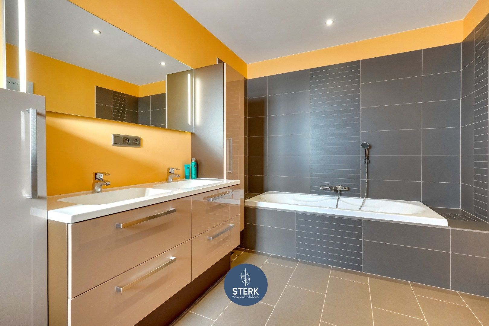 INSTAPKLARE GEZINSWONING MET EEN BEWOONBARE OPP. VAN 390 M² TE ZUSSEN !  foto 19