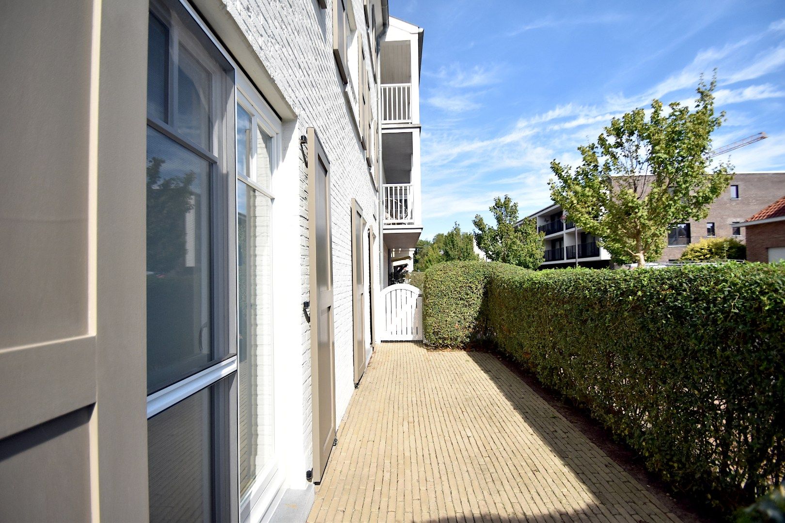 Ruim en elegant hoekappartement met drie terrassen foto 10