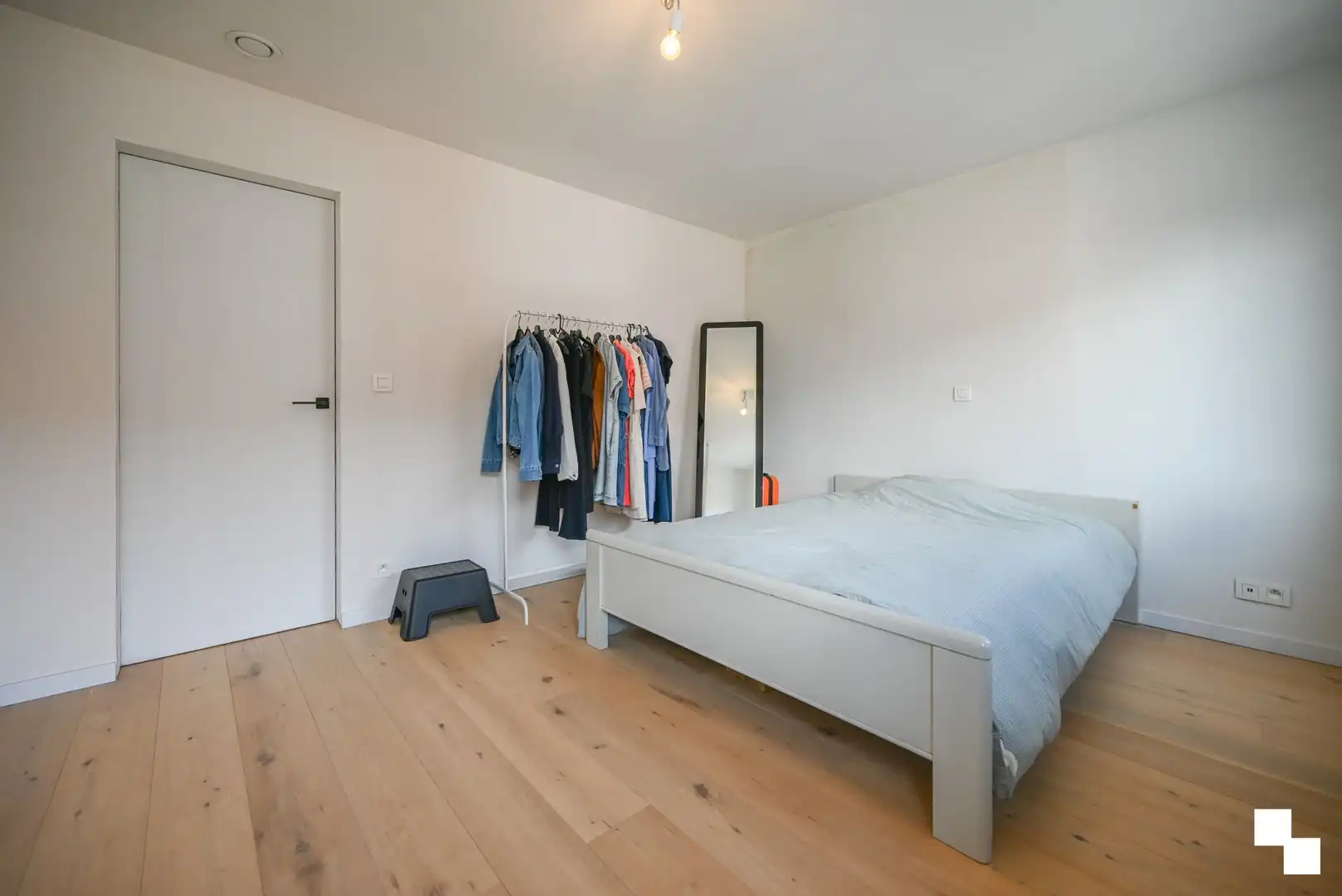 Tweeslaapkamer appartement met garage nabij het centrum van Izegem foto 18