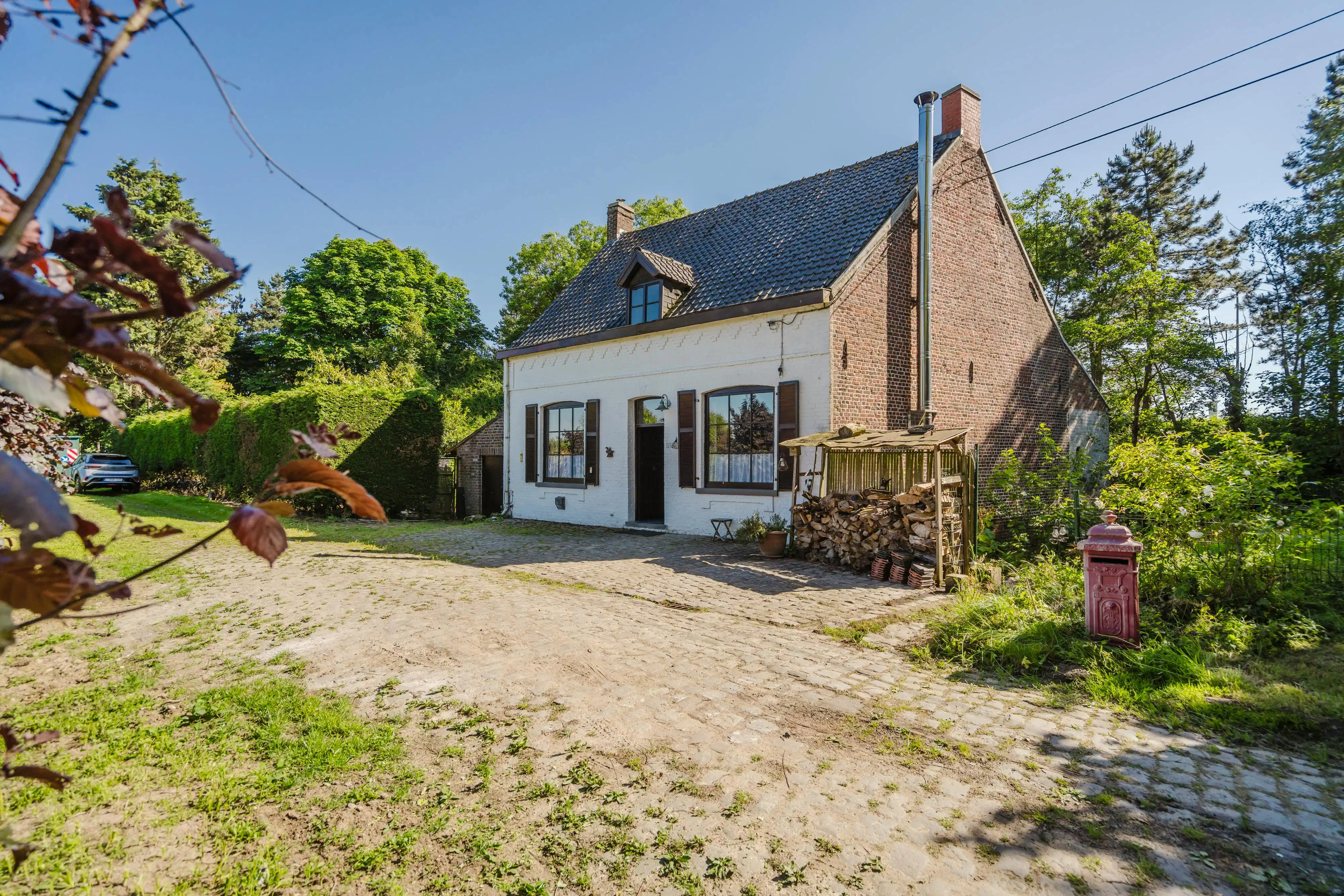 Woning met renovatiepotentieel nabij Kortrijk en Preshoekbos foto 3