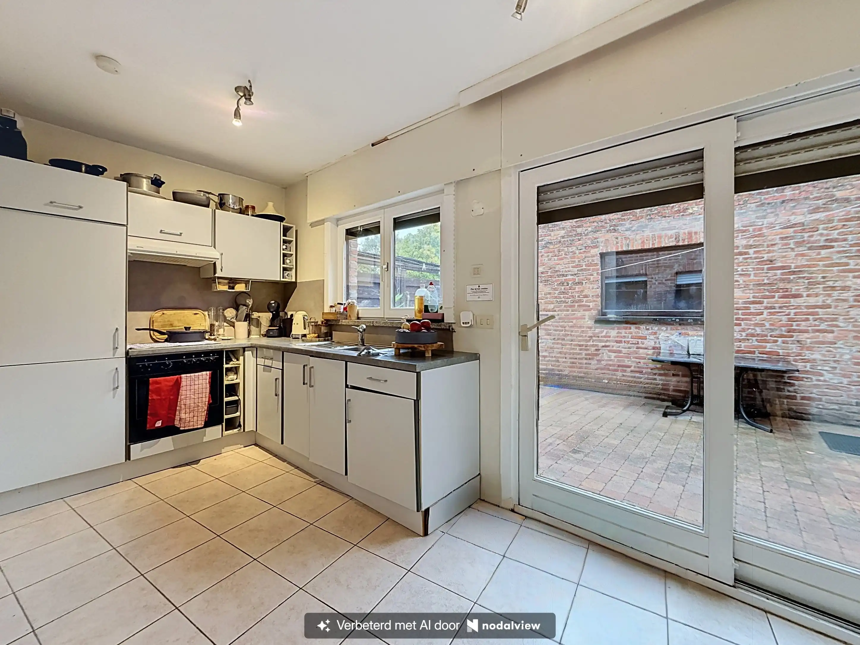 Goed gelegen woning met dubbele garage. foto 5
