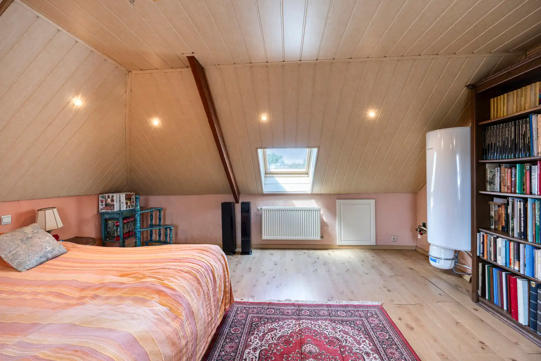Degelijke 3-gevel met drie slaapkamers, tuin en garage foto 17