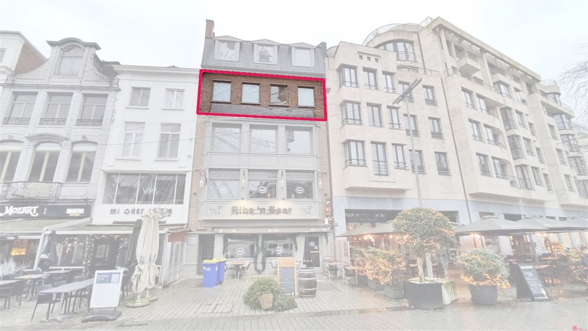 Ruim appartement met zicht op de Grote Markt foto 2