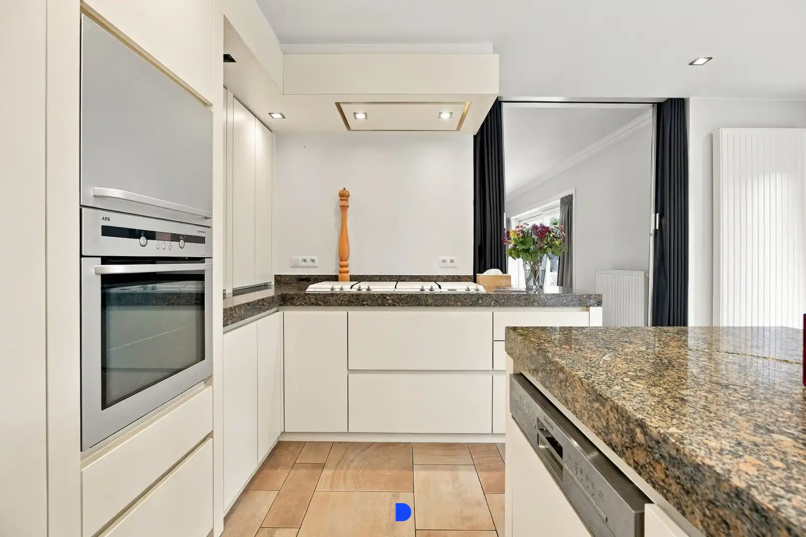 Ruime villa op een perceel van 2.877m² foto 10