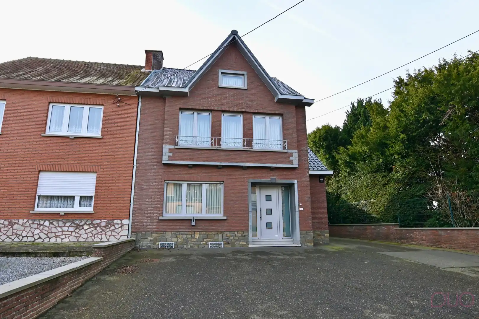 Hoofdfoto van de publicatie: Kwalitatieve woning met multifunctionele loods in het centrum van Heers – ideaal voor zelfstandigen