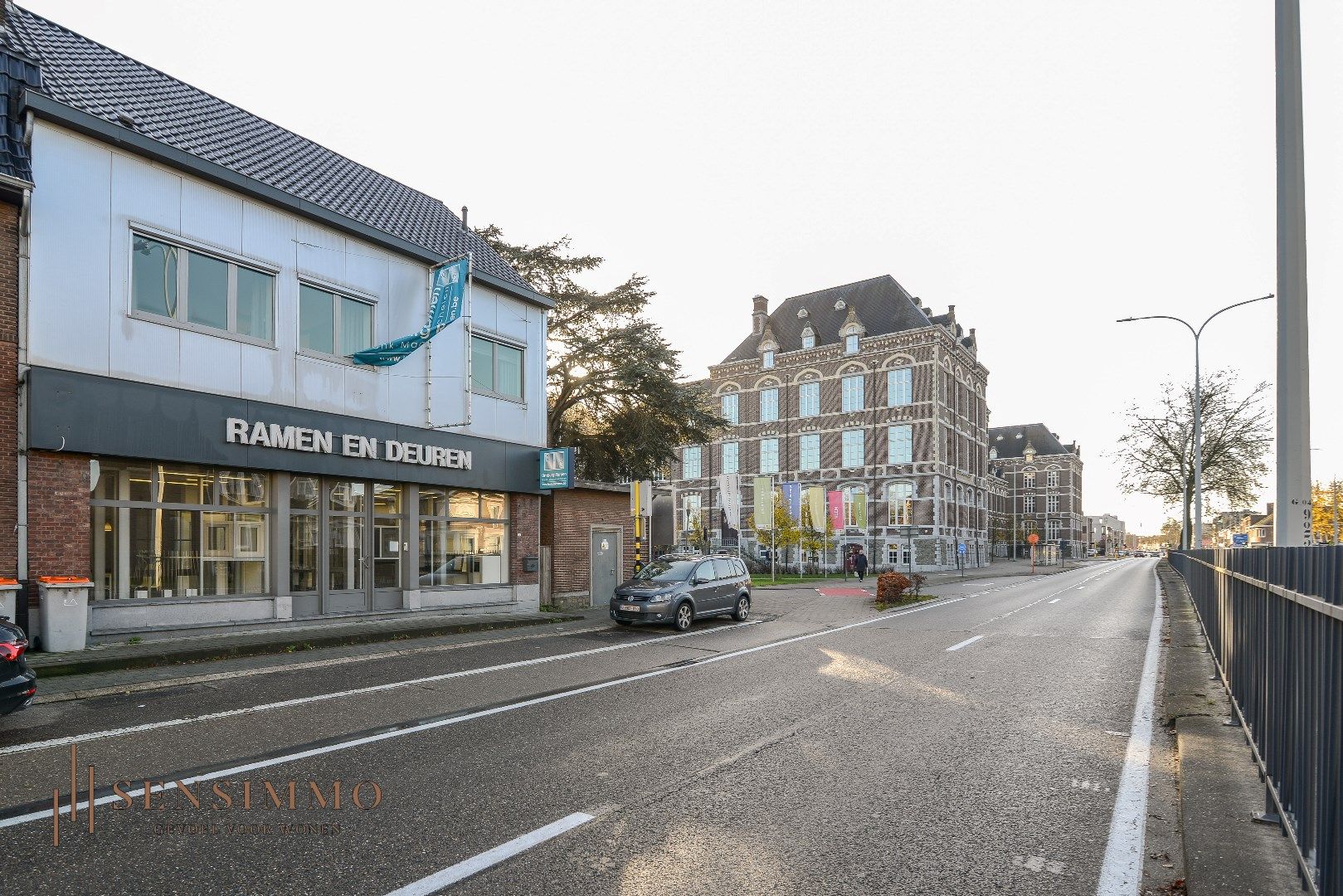 Handelshuis met bovenliggende woonruimte op Rijksweg in Maasmechelen foto {{pictureIndex}}